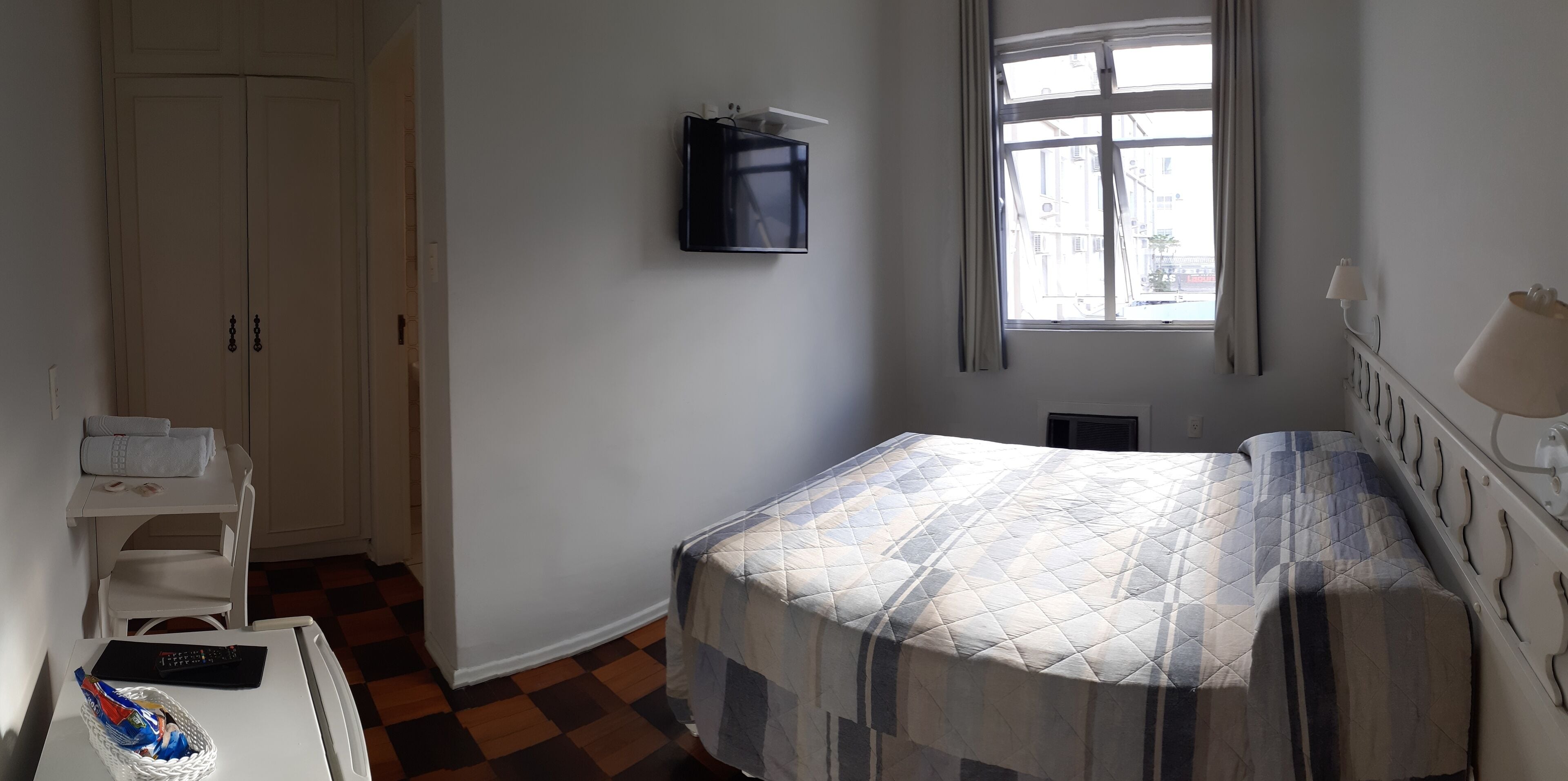 deluxe double room | 1 bedroom, minibar, desk, free wifi