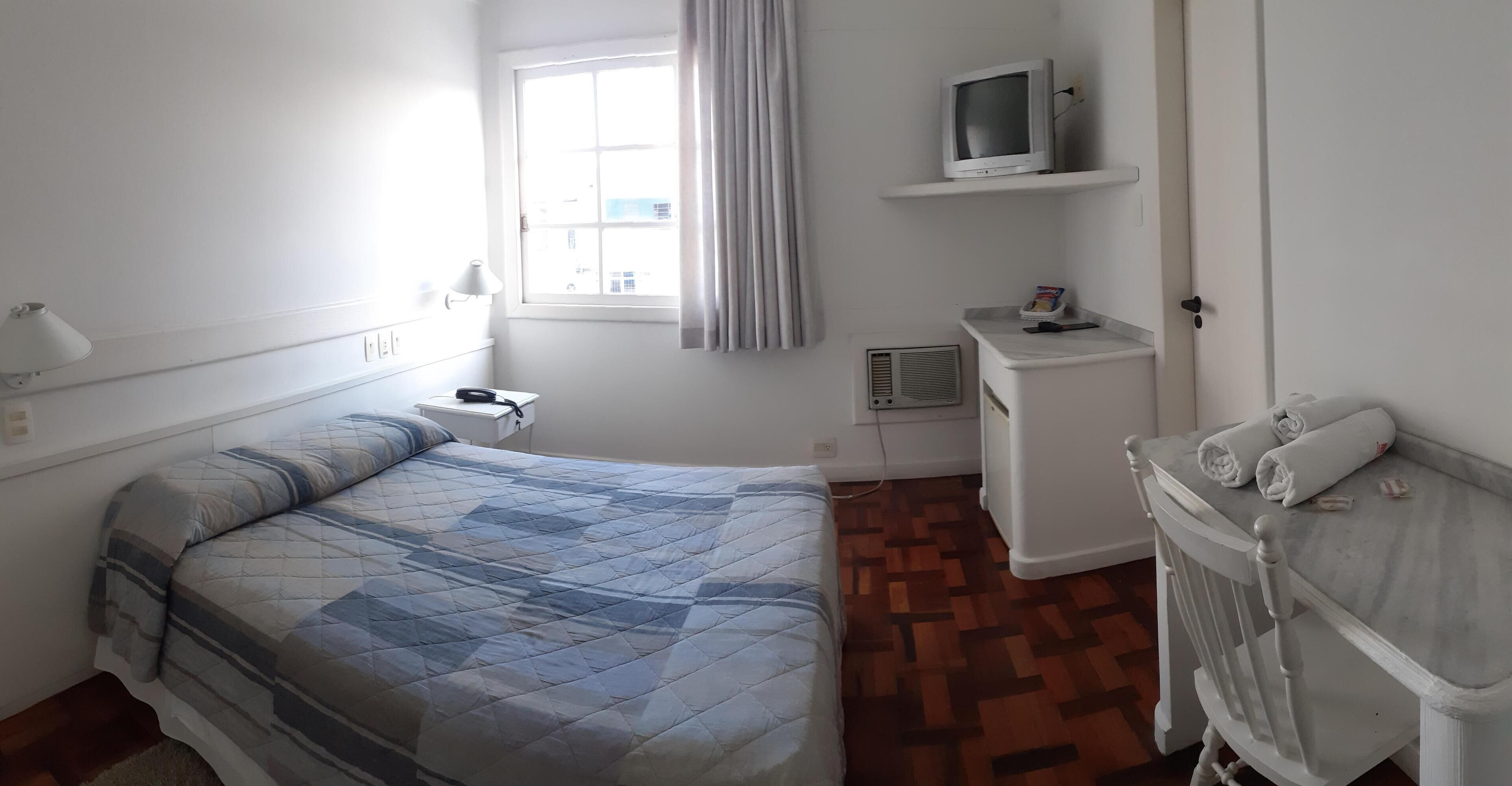 Minibar, bureau, Wi-Fi gratuit, draps fournis