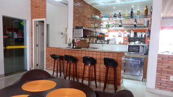Bar (in der Unterkunft)