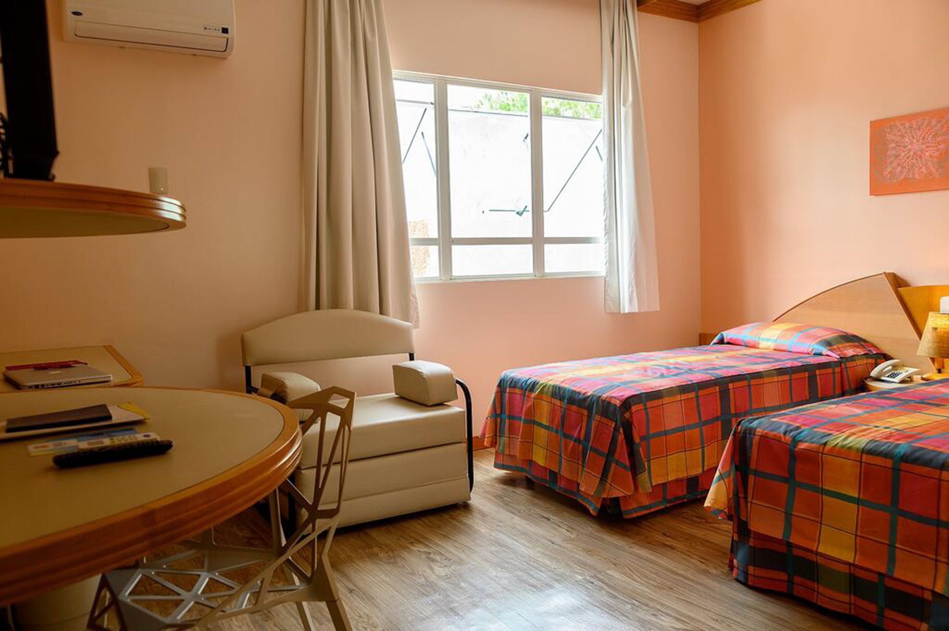 deluxe twin room | minibar, in-room safe, individually furnished, desk