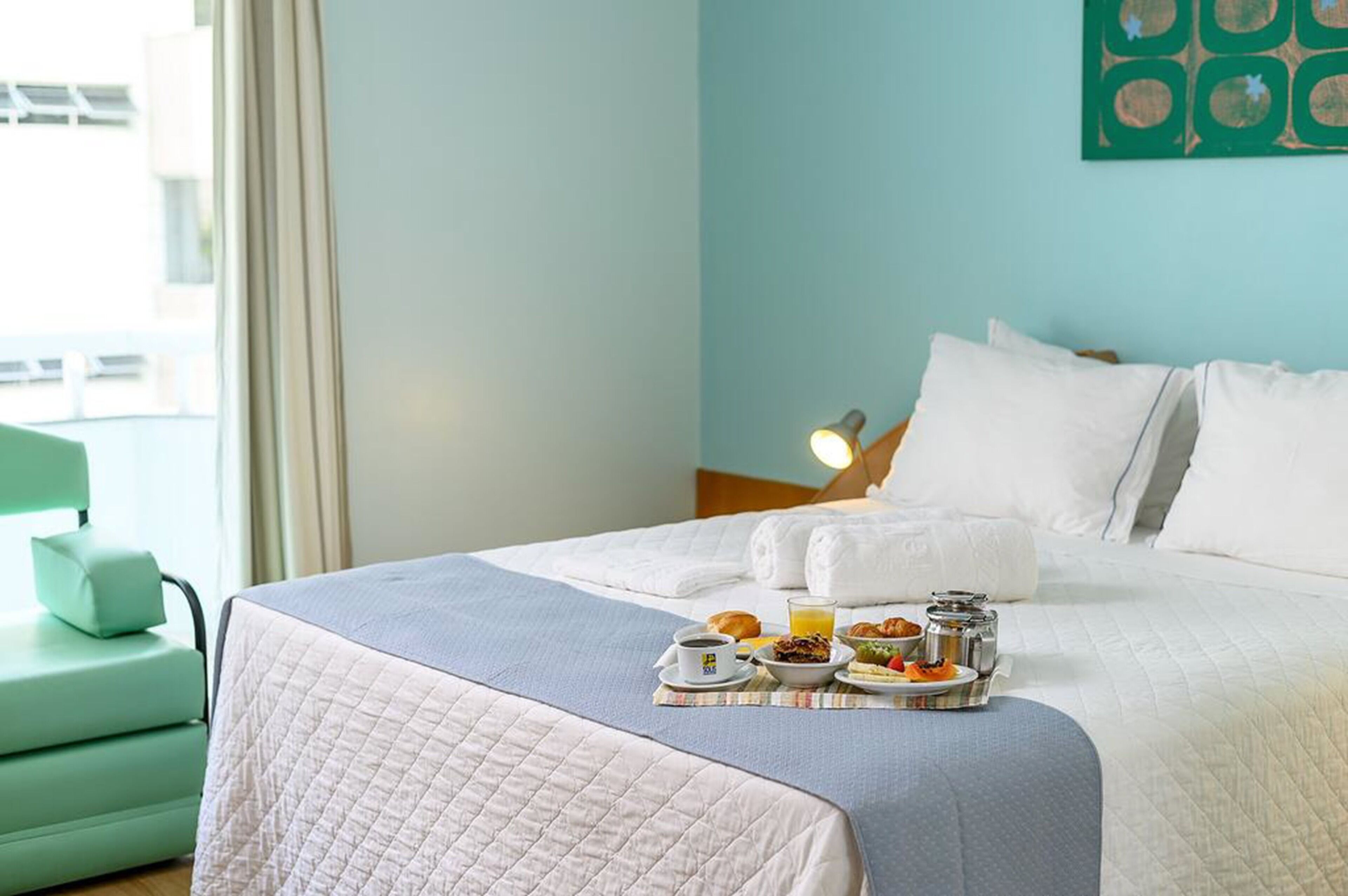 deluxe room, 1 double bed | bathroom | shower, free toiletries, hair dryer, towels