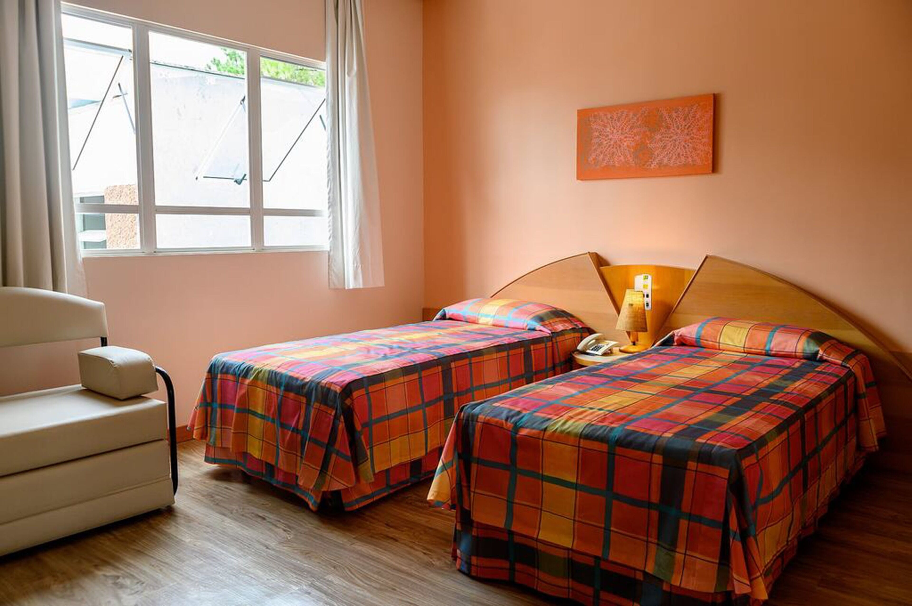 deluxe twin room | minibar, in-room safe, individually furnished, desk