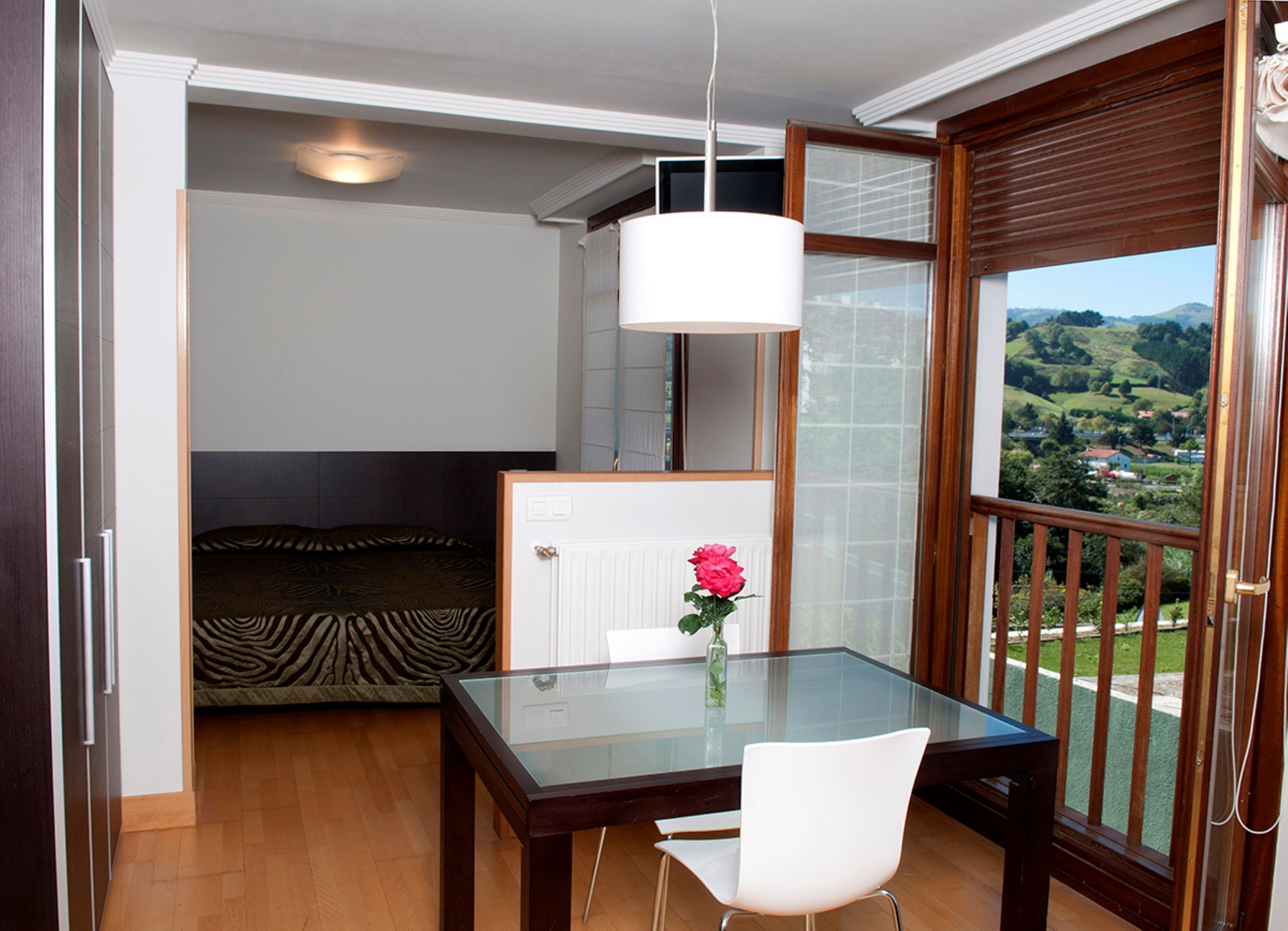 studio (2 people) | down duvets, rollaway beds, free wifi, bed sheets