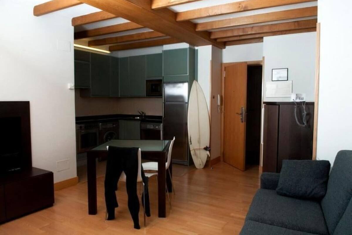 studio (2 people) | private kitchen | full-sized fridge, microwave, stovetop, dishwasher