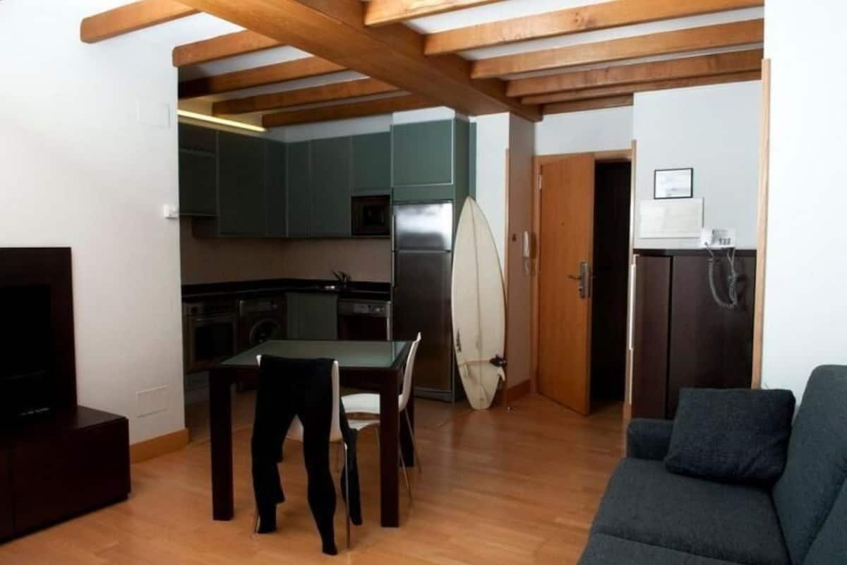 Studio (2 people) | Private kitchen | Full-size fridge, microwave, stovetop, dishwasher