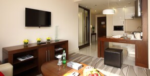 Premium bedding, minibar, in-room safe, individually furnished - Novotel Suites Riyadh Olaya (Riyadh)
