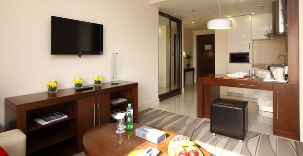 Premium bedding, minibar, in-room safe, individually furnished - Novotel Suites Riyadh Olaya (Riyadh)