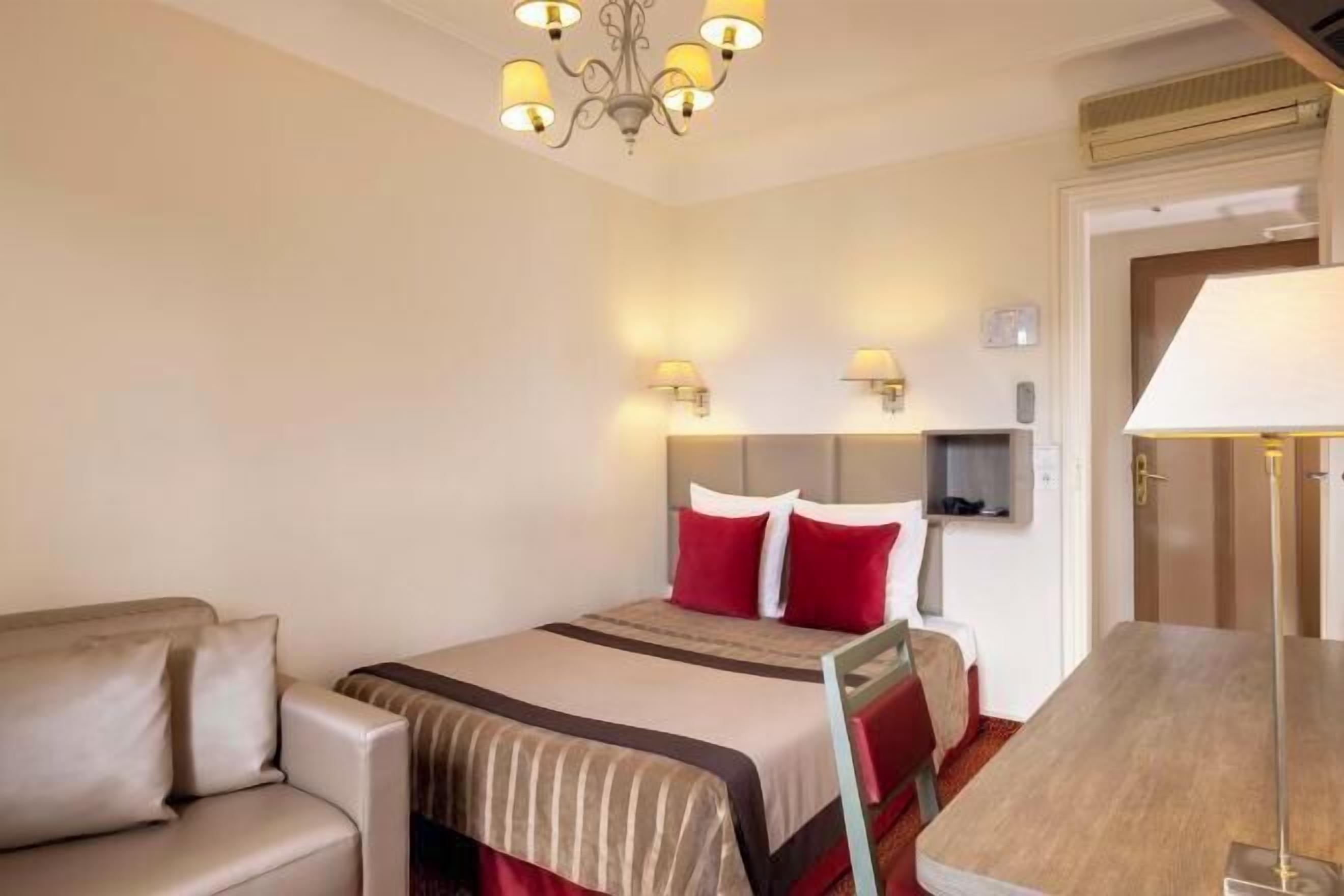 房內夾萬、書桌、隔音、免費 Wi-Fi