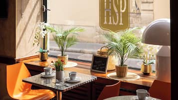 Daily continental breakfast (EUR 13 per person)