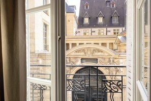 View from property - Hotel Saint Pierre (Paris)