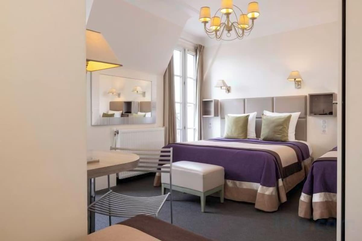 In-room safe, desk, soundproofing, WiFi (free)