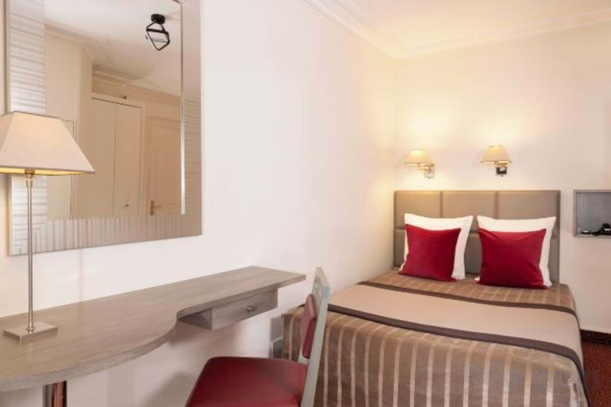 In-room safe, desk, soundproofing, WiFi (free)