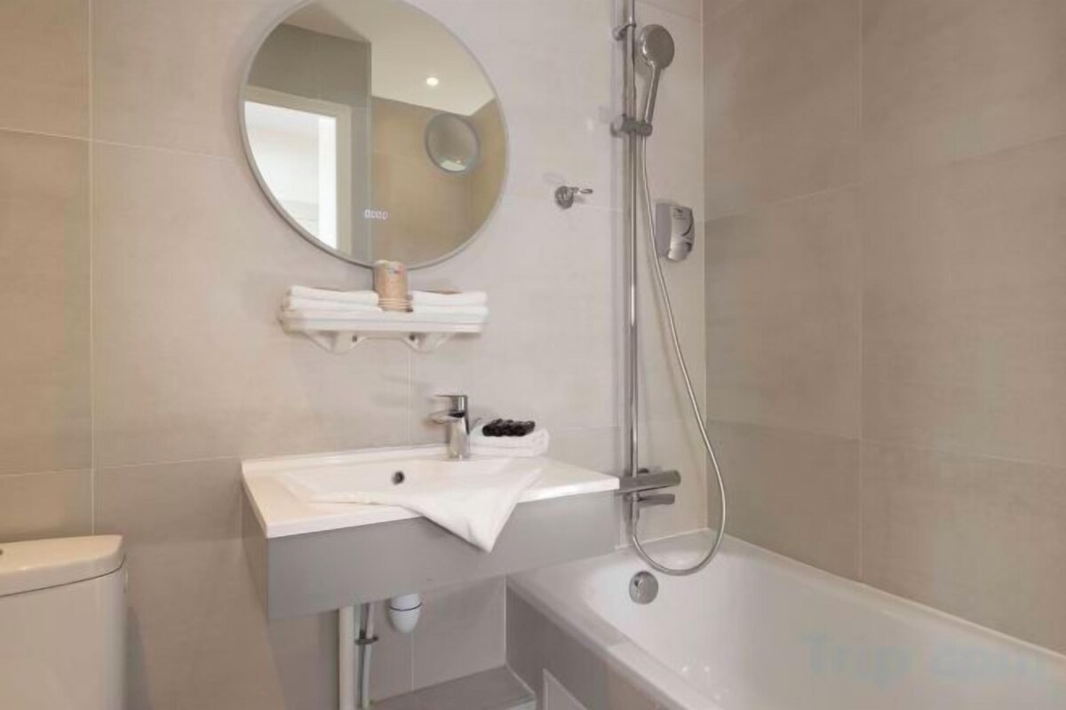 Bathroom | Shower, hair dryer, towels