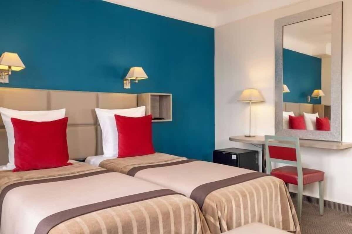 In-room safe, desk, soundproofing, free WiFi