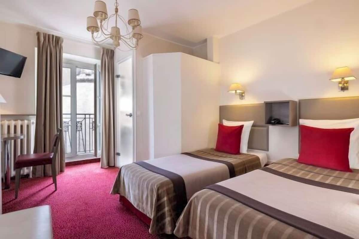 In-room safe, desk, soundproofing, free WiFi