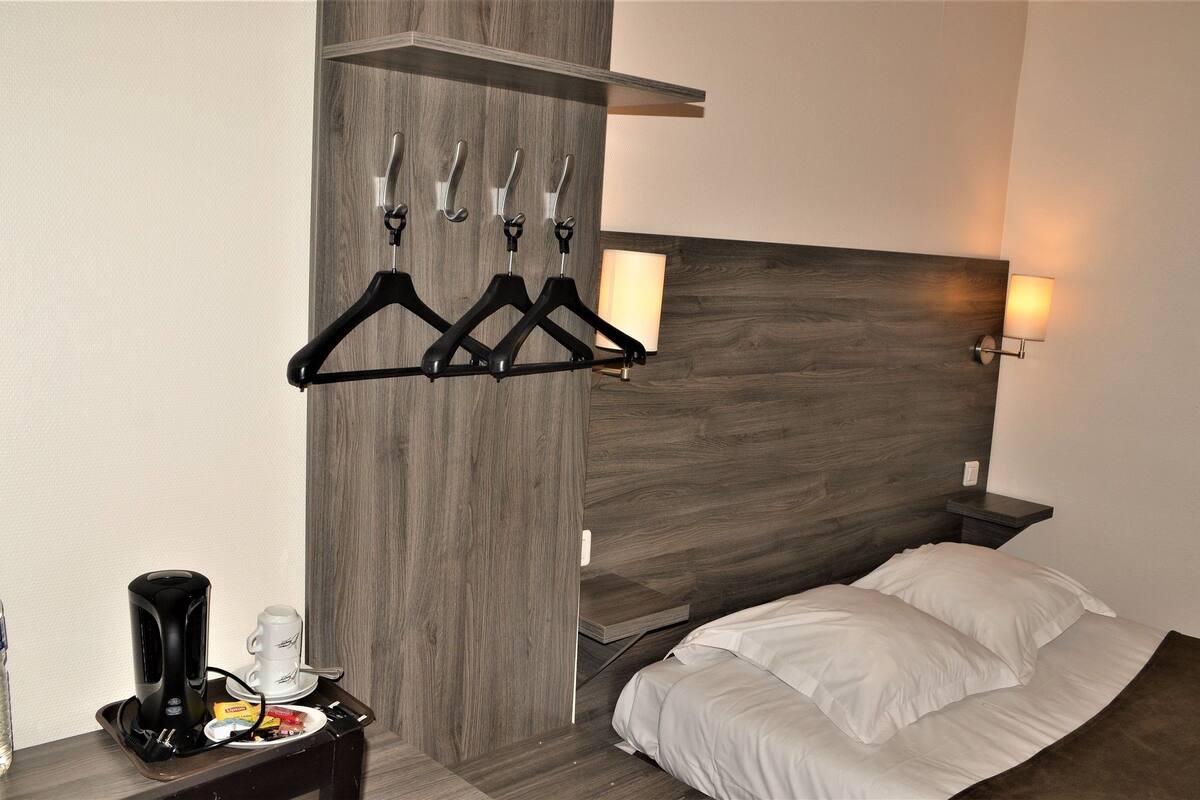 standard double room | individually furnished, desk, blackout curtains, soundproofing