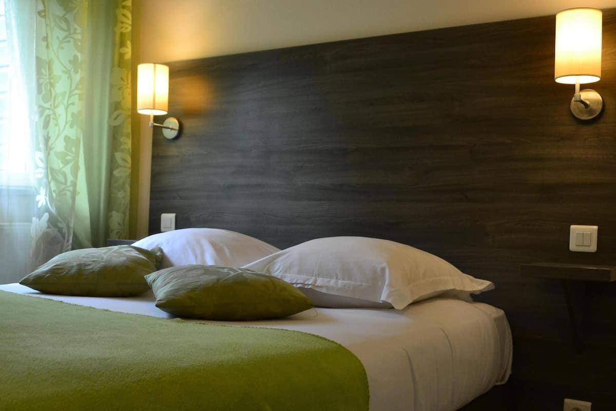 Individually furnished, desk, blackout curtains, soundproofing