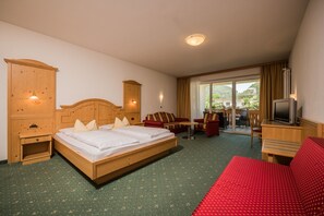 Suíte | Cofres nos quartos, escrivaninha, espaço de trabalho para notebook