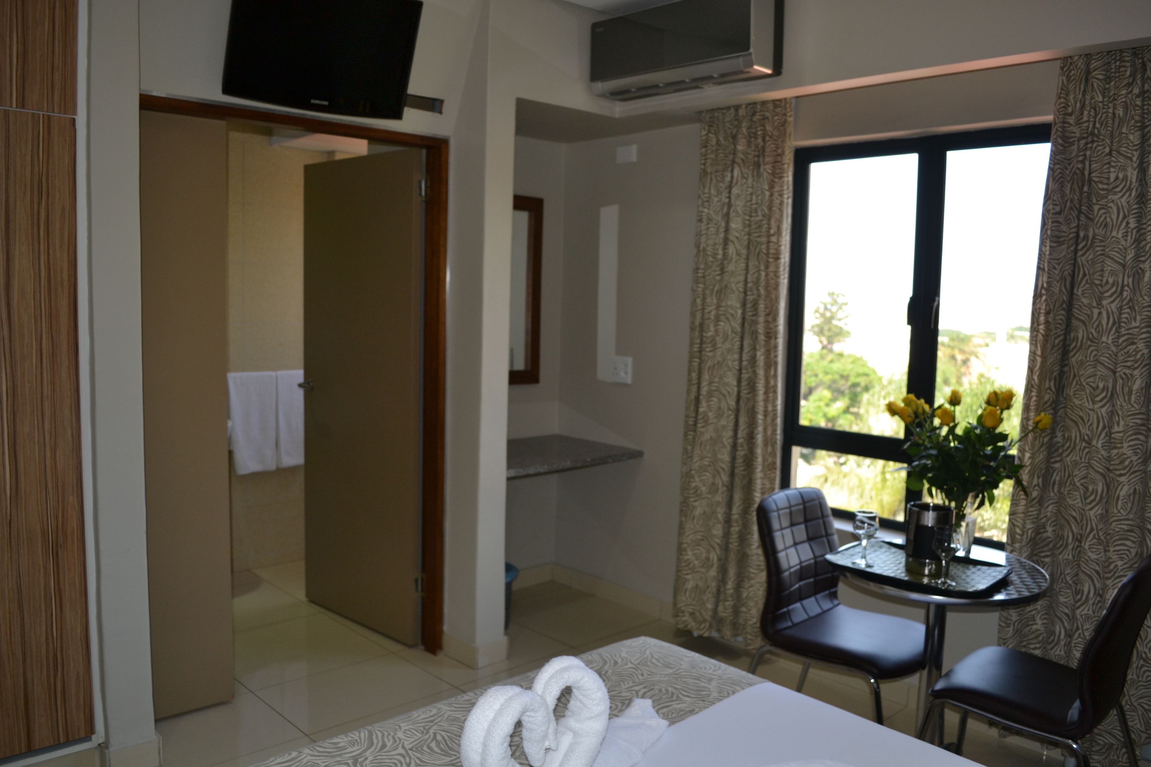 standard double room, 1 queen bed, city view | in-room safe, desk, blackout curtains, soundproofing