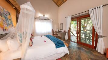 Luxury-Zimmer | Betten mit Memory-Foam-Matratzen, Zimmersafe, individuell dekoriert