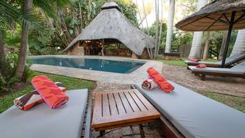 3 piscines a l'aire lliure i gandules