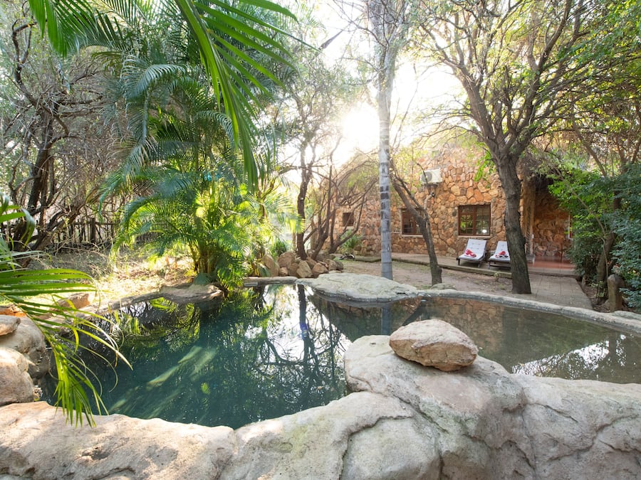 3 outdoor pools, pool loungers