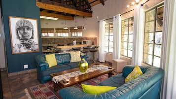 Family Cottage, 2 Bedrooms (Owl House) | Living area