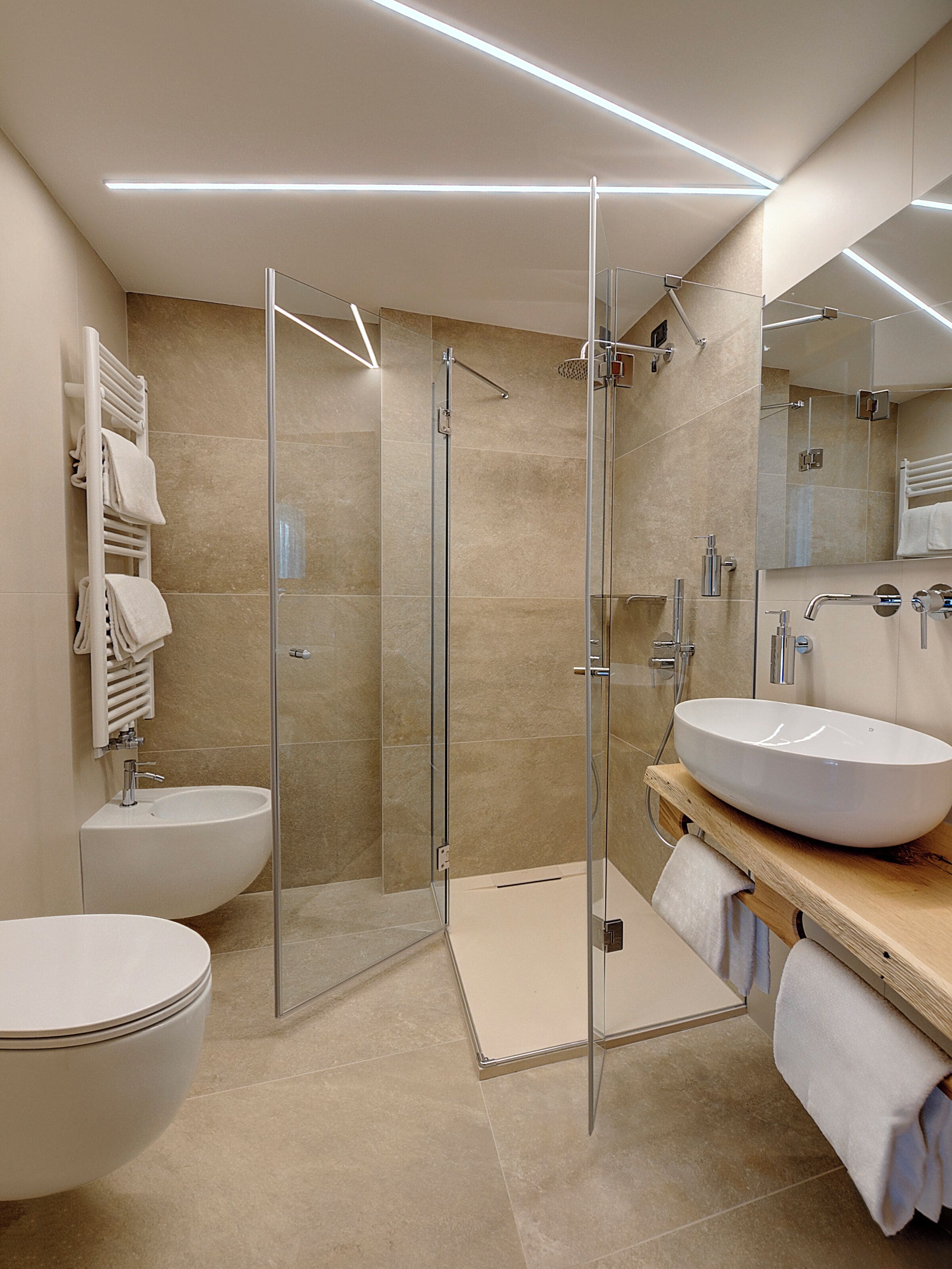 Doccia, set di cortesia gratuito, asciugacapelli, bidet