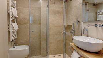 Shower, free toiletries, hair dryer, bidet