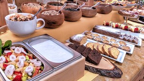 Frokostbuffé hver dag (mot et tillegg)