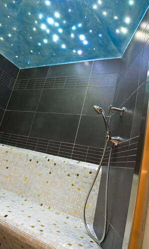 Sauna, hot tub, steam room