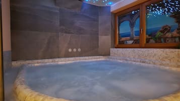 Sauna, tina de hidromasaje y baño de vapor