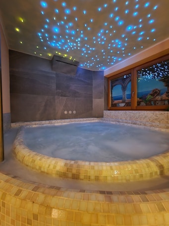 Un sauna, una bañera de hidromasaje, baño turco. Hotel Garni La Vigna - Adult Friendly