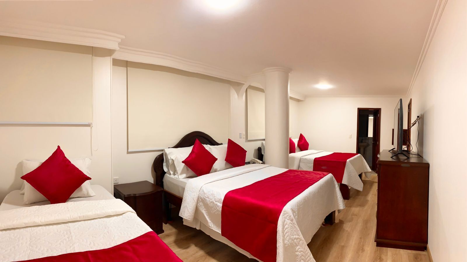 family room | 1 bedroom, down duvets, free wifi, bed sheets