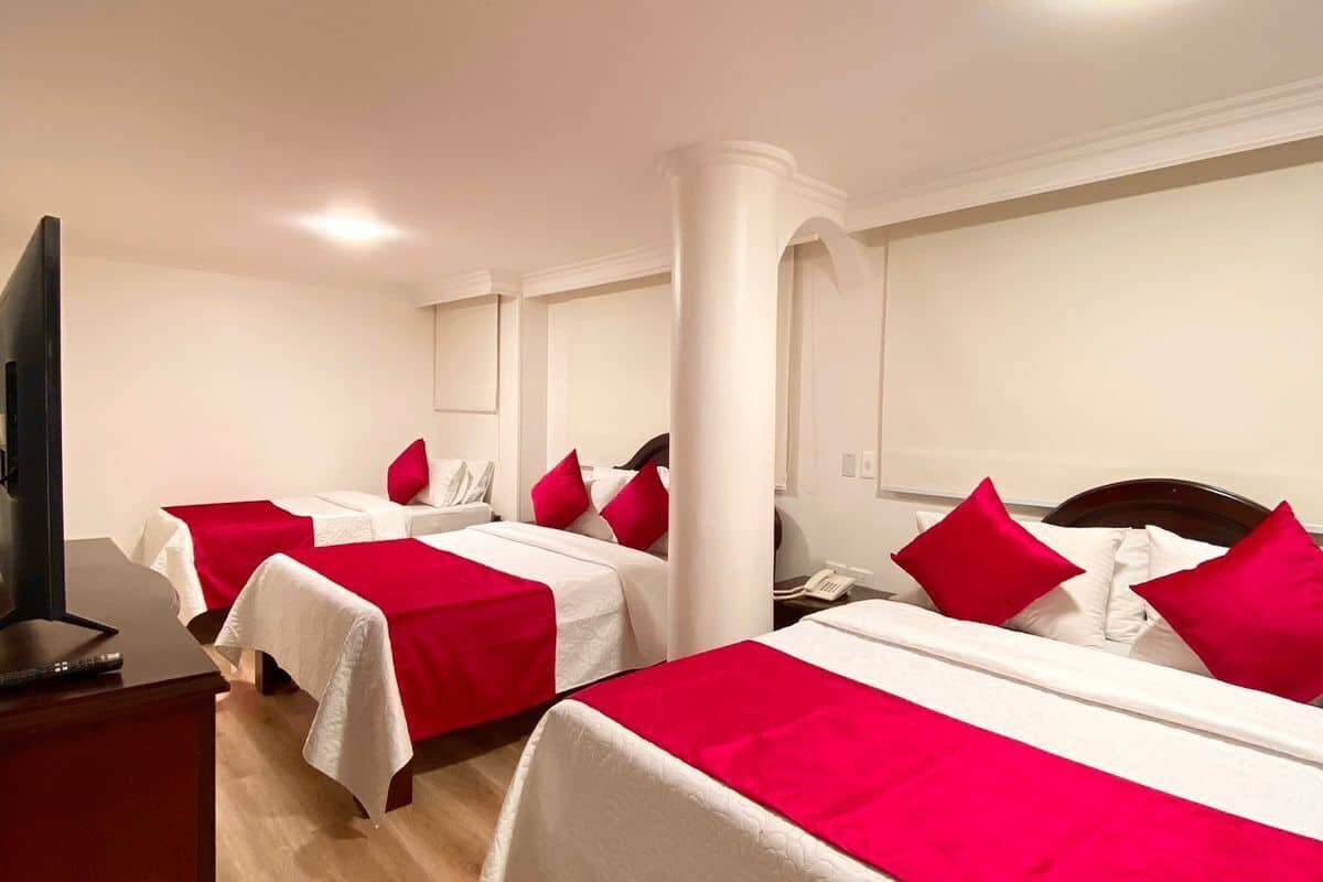 family room | 1 bedroom, down duvets, free wifi, bed sheets