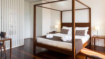 Superior Double Douro | Minibar, in-room safe, desk, soundproofing