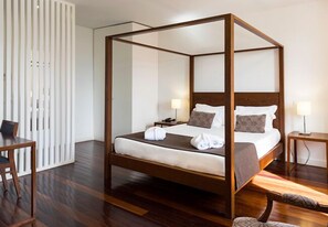 Kamar Standar | Minibar, brankas, meja kerja, dan kedap suara