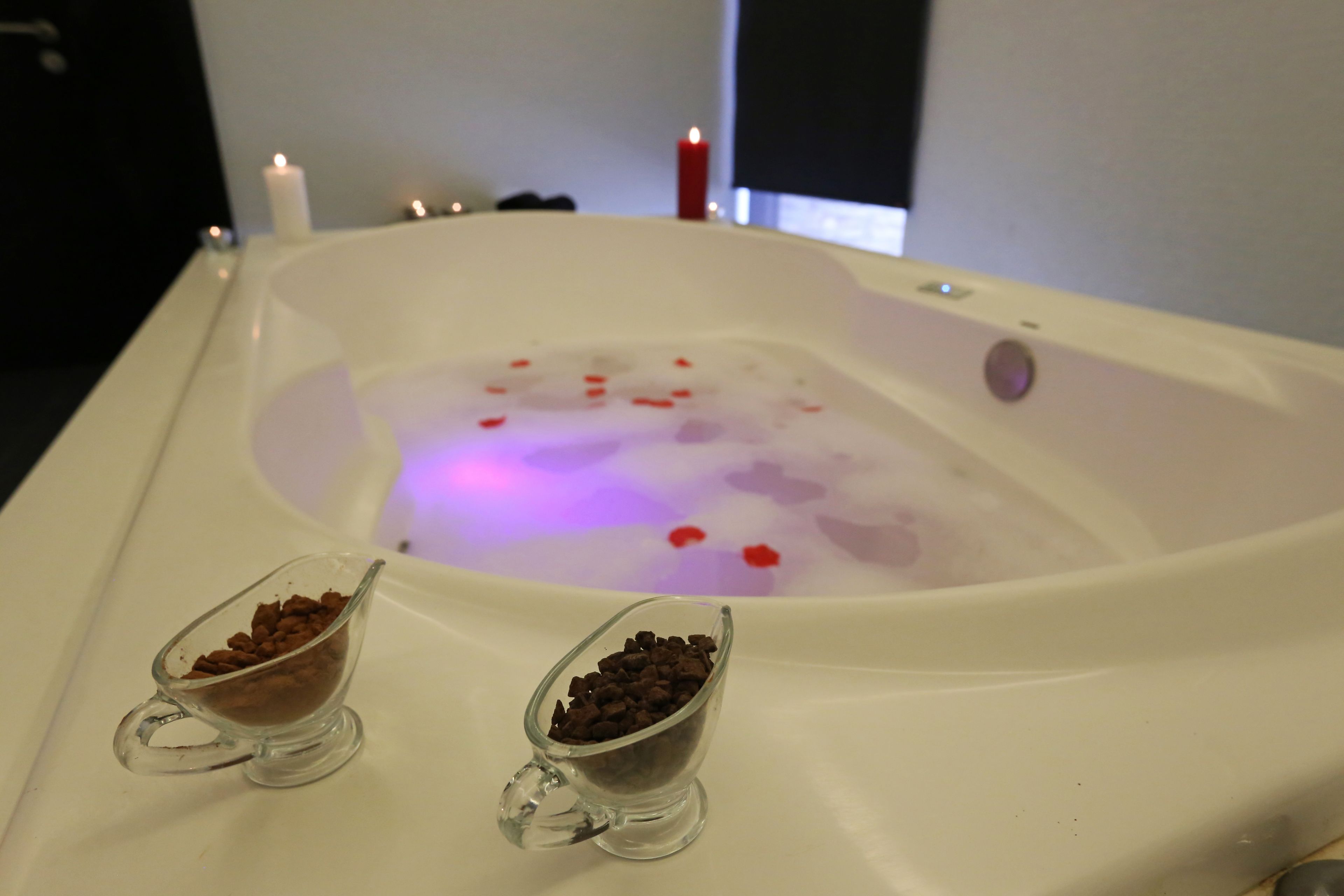 body treatments, body scrubs, facials, 2 treatment rooms