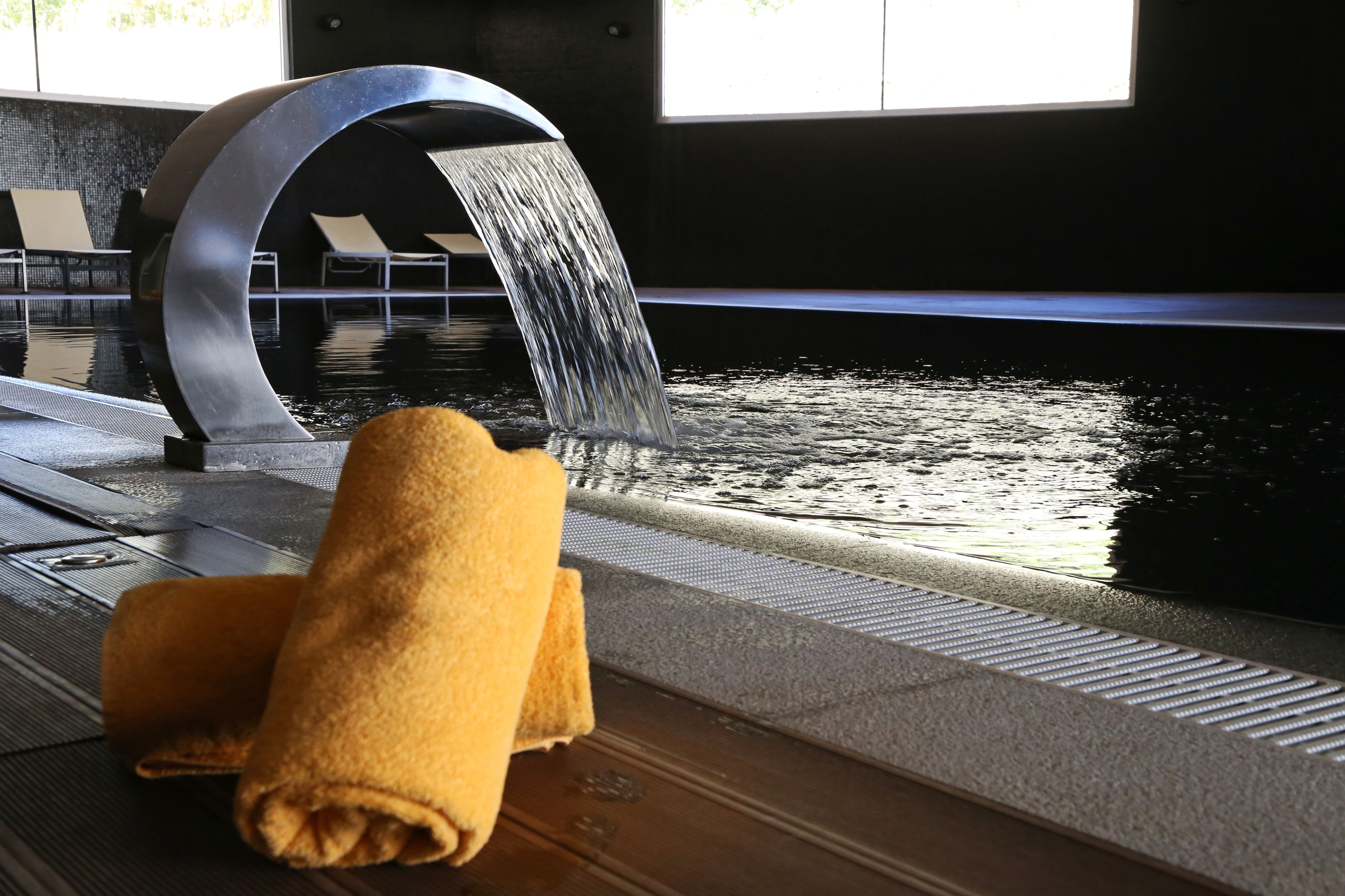 body treatments, body scrubs, facials, 2 treatment rooms