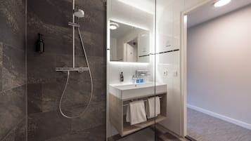 Comfort Double Room With Lake View | Coffres-forts dans les chambres, décoration personnalisée
