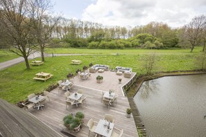 Outdoor dining - Fletcher Hotel Restaurant Spaarnwoude (Velsen-Zuid)