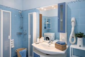 Shower, hair dryer, bidet, towels - Residence I Delfini (Cupra Marittima)