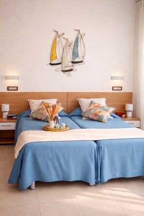 In-room safe, soundproofing, iron/ironing board, travel crib - Residence I Delfini (Cupra Marittima)