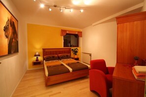 Basic Apartment, Garden View