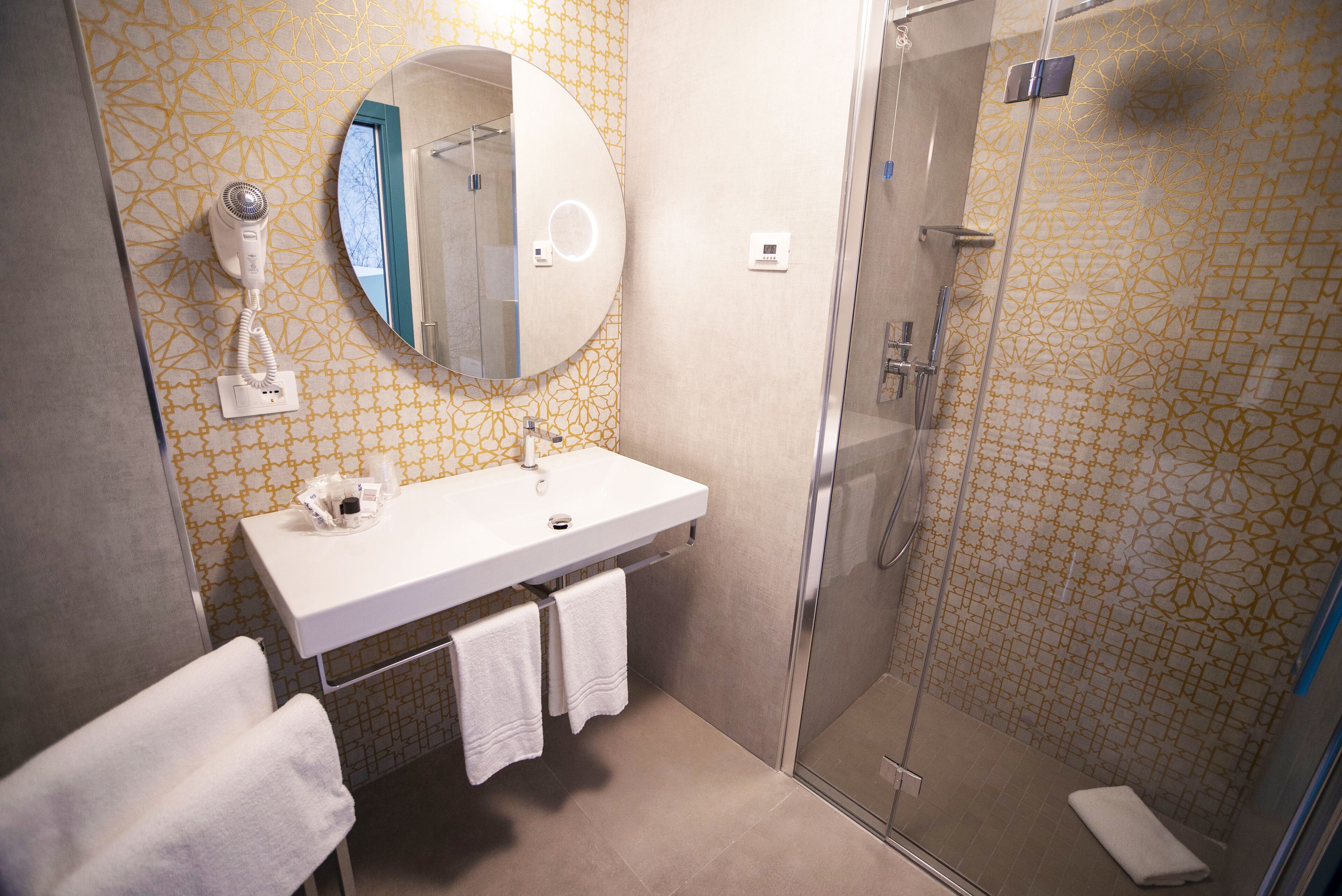 superior double room, 1 double or 2 single beds | bathroom | shower, free toiletries, hair dryer, bathrobes