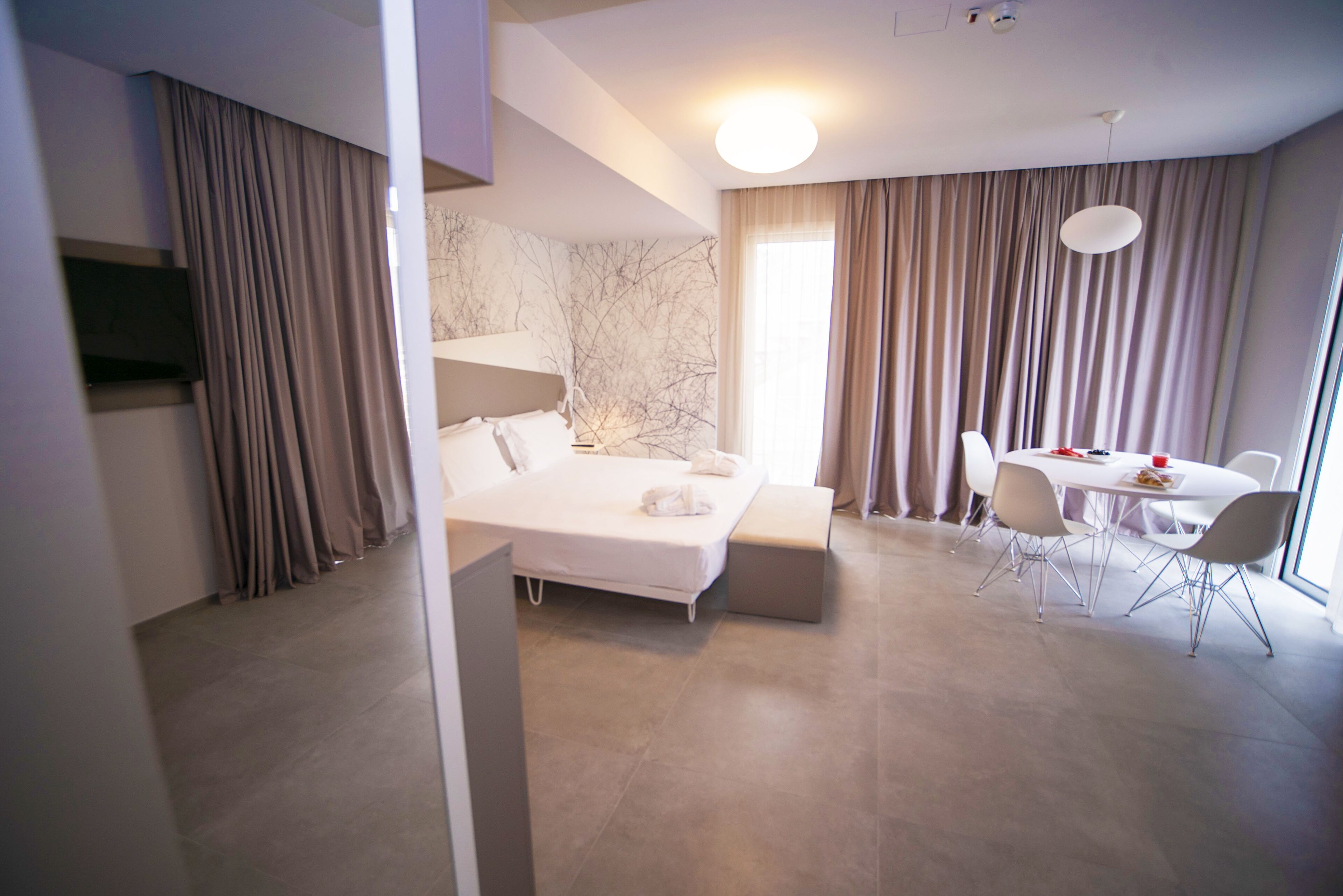 deluxe quadruple room | 1 bedroom, minibar, in-room safe, desk