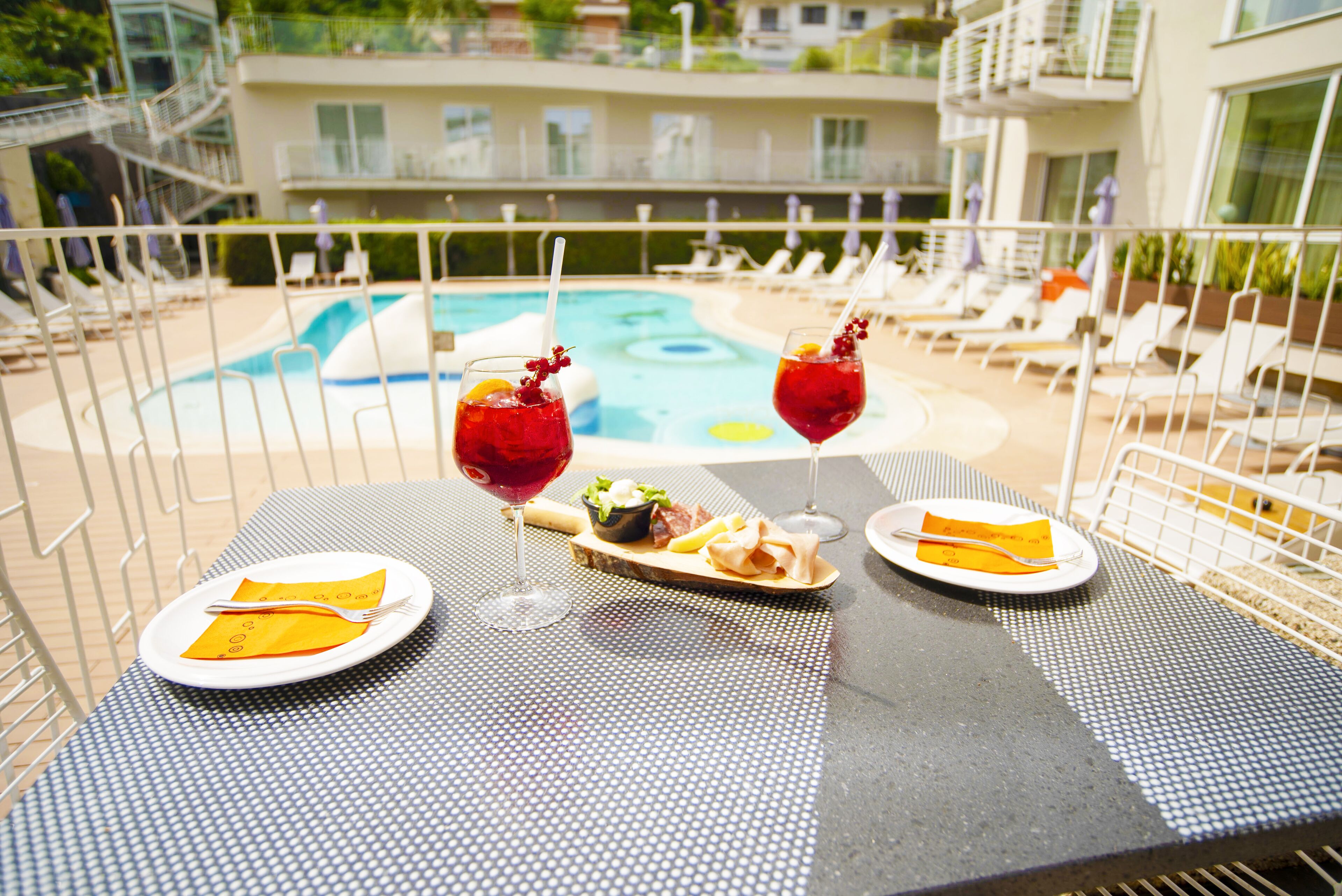 Seasonal outdoor pool, pool umbrellas, sun loungers