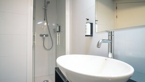 Dúplex, 1 dormitori (3 pax) | Bany | Dutxa, articles de tocador gratuïts, assecador de cabells i tovalloles 