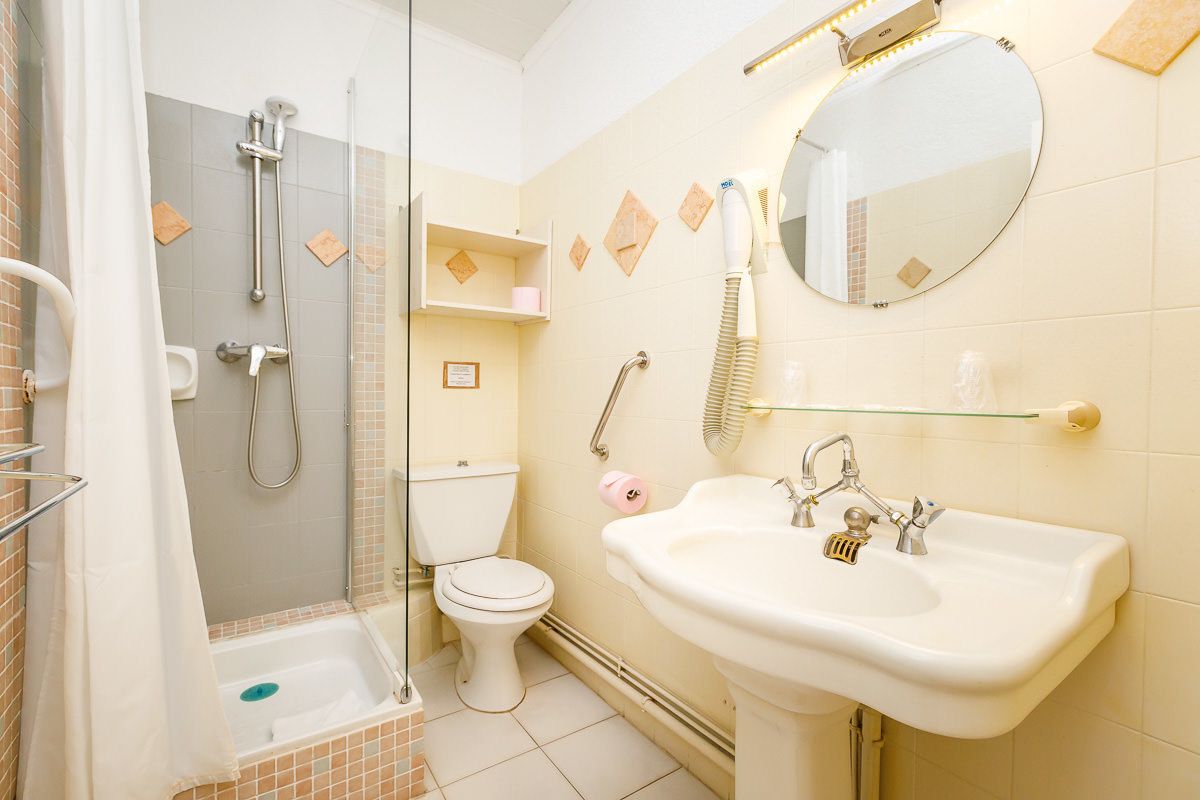 double room | bathroom | free toiletries, hair dryer, towels