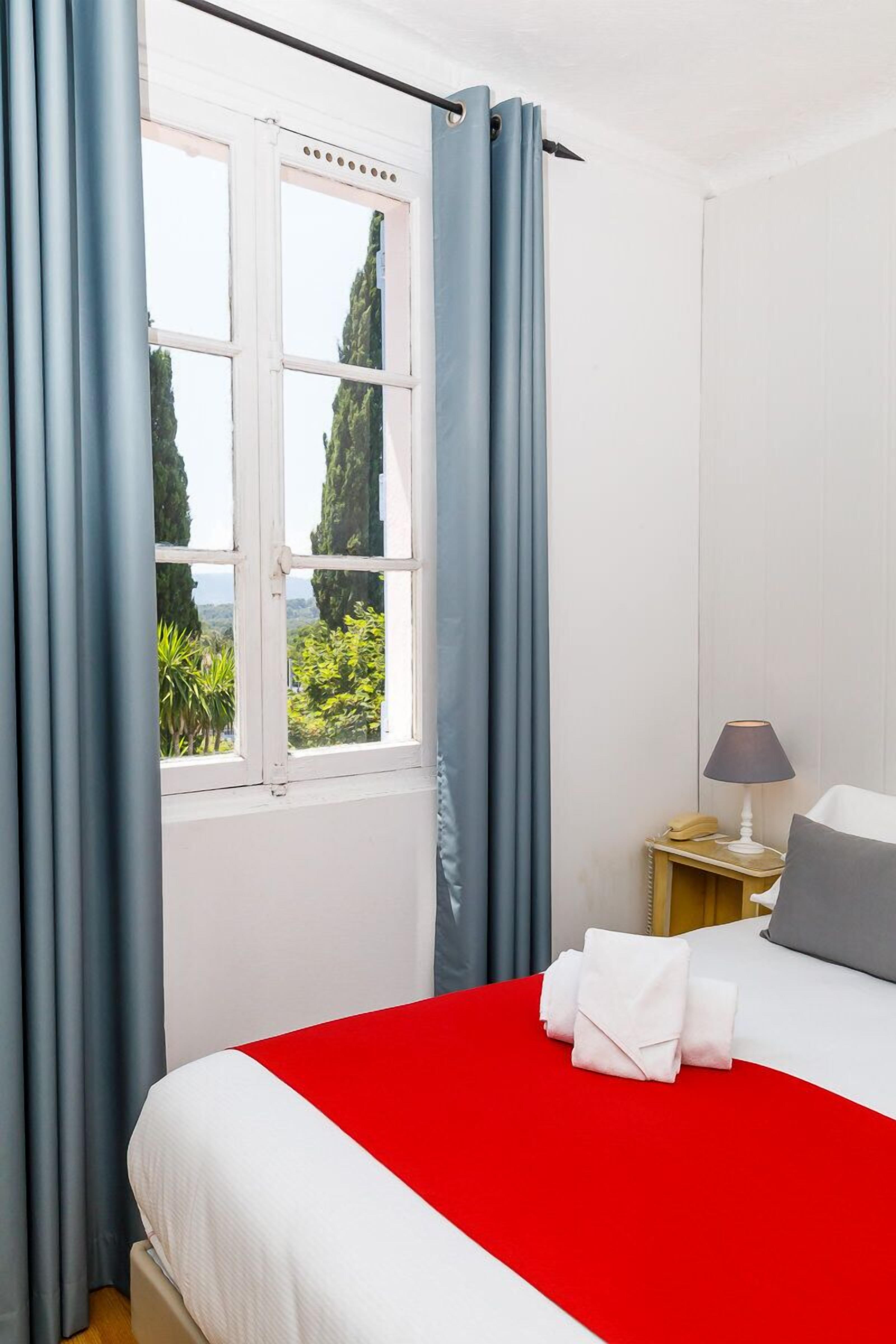 standard double room | premium bedding, individually decorated, individually furnished, desk